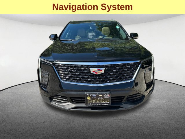 Certified 2024 Cadillac XT4 Luxury w/ Cold Weather Package AWD/4WD image 5