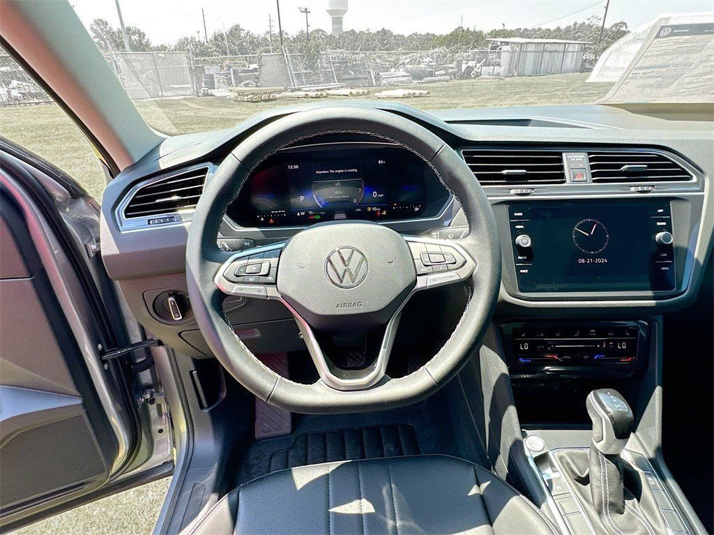 Used 2024 Volkswagen Tiguan SE FWD image 11