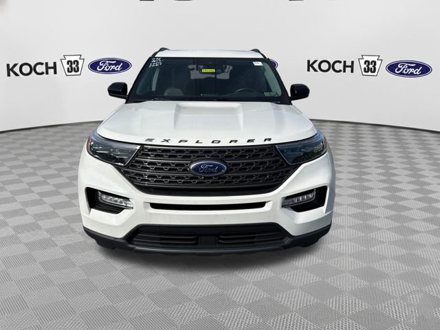 Used 2023 Ford Explorer XLT w/ Equipment Group 202A AWD/4WD image 2
