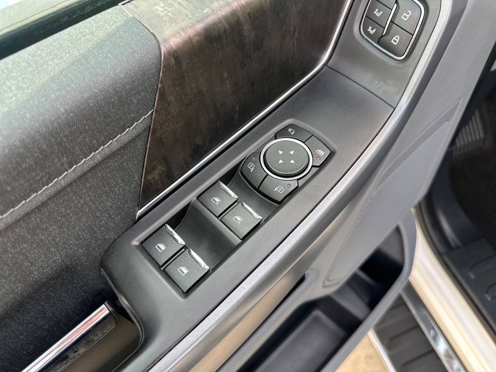 Used 2021 Ford F150 Lariat w/ FX4 Off-Road Package image 12