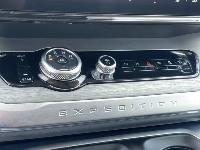 Certified 2025 Ford Expedition Platinum AWD/4WD image 15