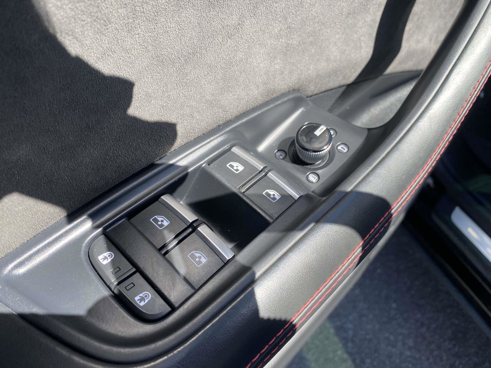 Certified 2022 Audi RS Q8 w/ Carbon Optic Package image 19