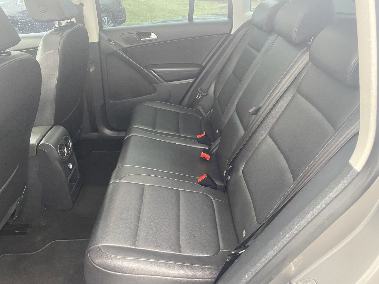 Used 2011 Volkswagen Tiguan SE image 19