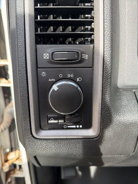 Used 2014 RAM 2500 Tradesman w/ Chrome Appearance Group AWD/4WD image 11