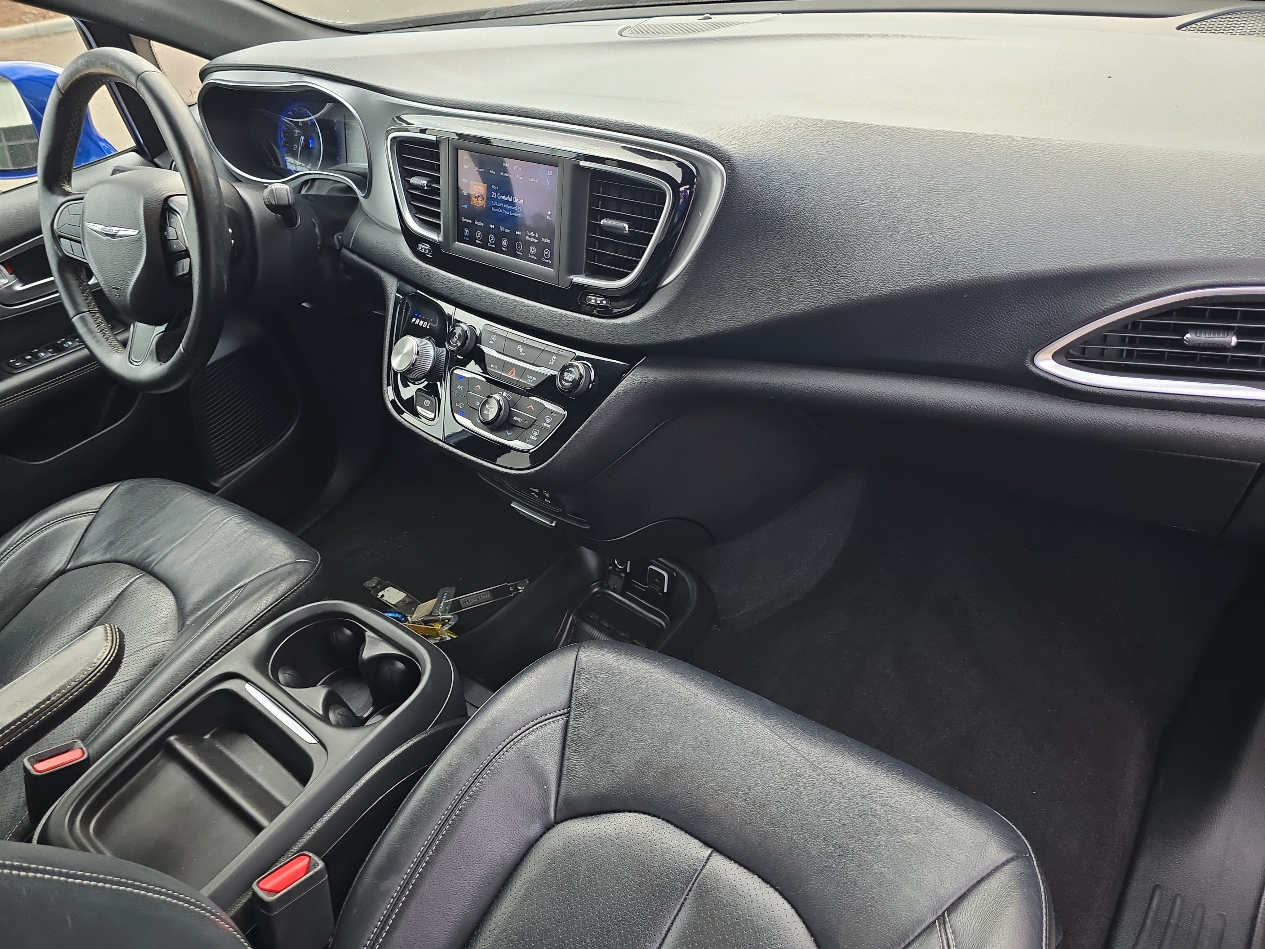 Used 2019 Chrysler Pacifica Touring-L w/ S Appearance Package FWD image 12
