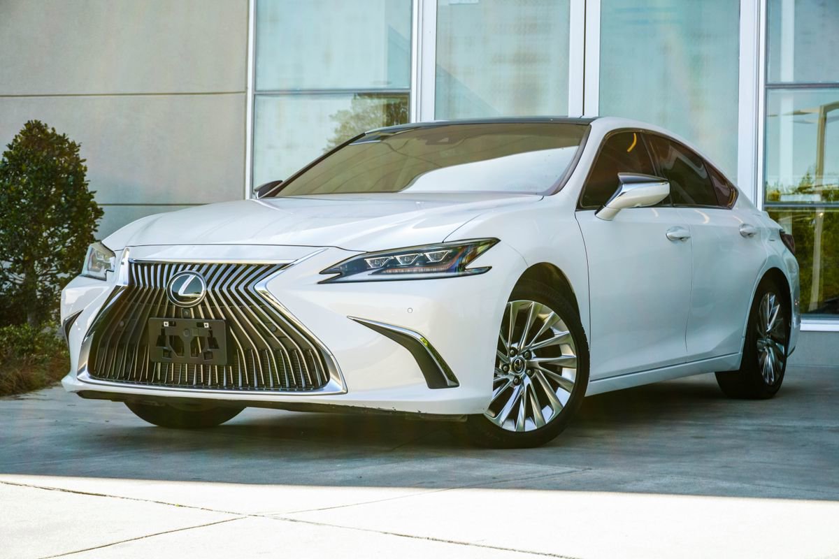 Used 2021 Lexus ES 350 Ultra Luxury w/ Accessory Package image 1
