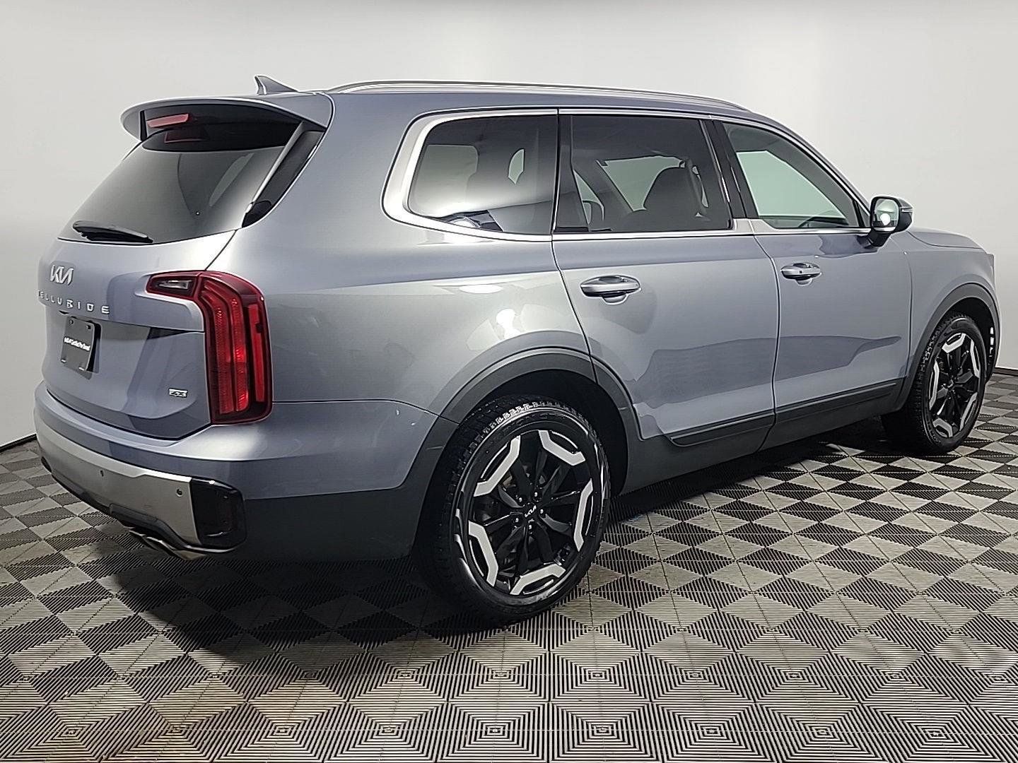 Used 2023 Kia Telluride S w/ S Sunroof Package image 4