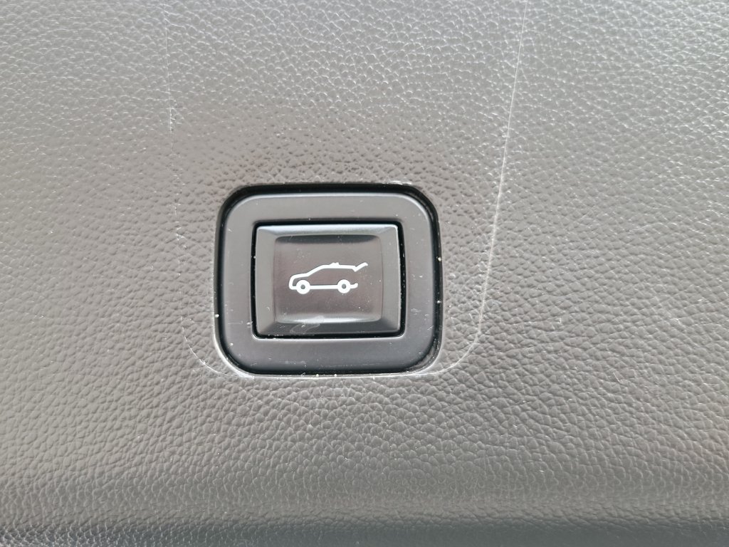 Used 2020 Chevrolet Traverse LT w/ LPO, Floor Liner Package AWD/4WD image 35