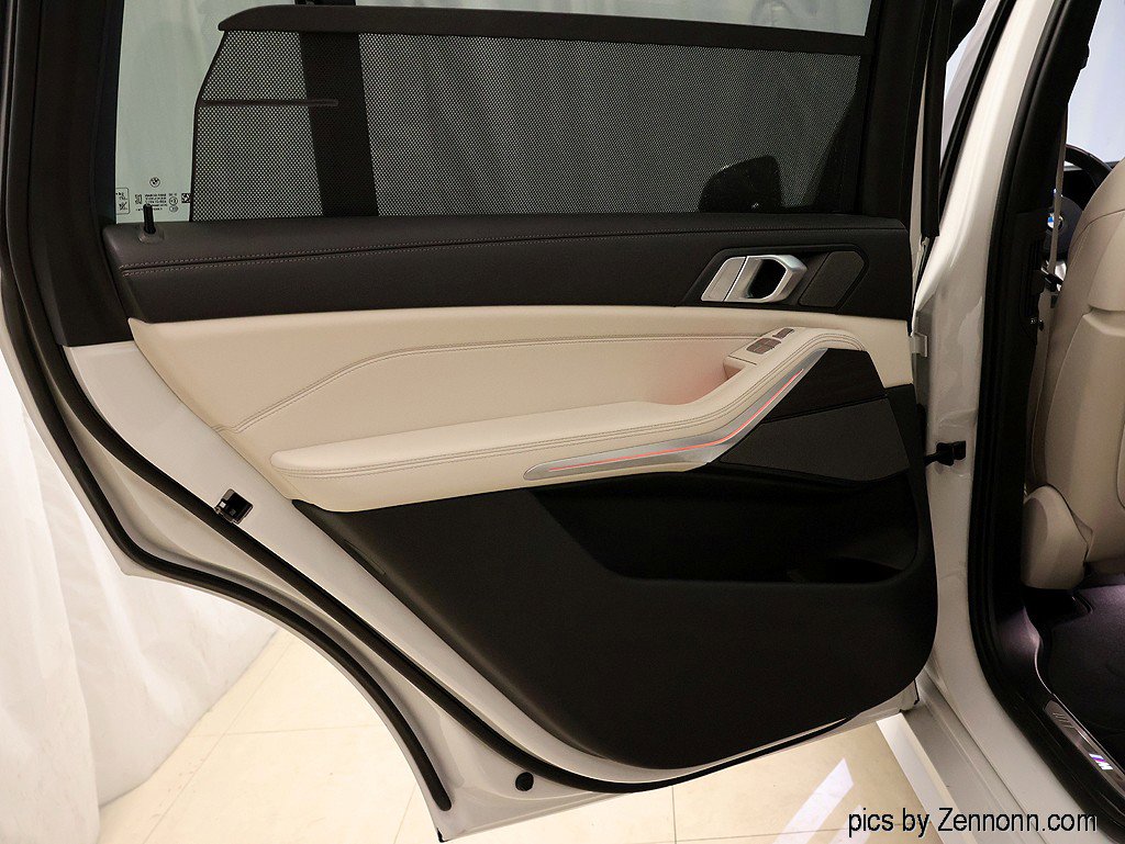 Certified 2024 BMW X7 xDrive40i w/ M Sport Package image 30