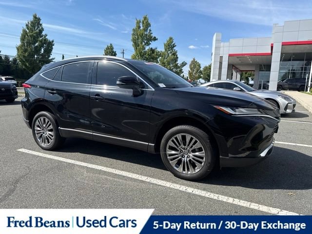 Used 2024 Toyota Venza XLE AWD/4WD image 3