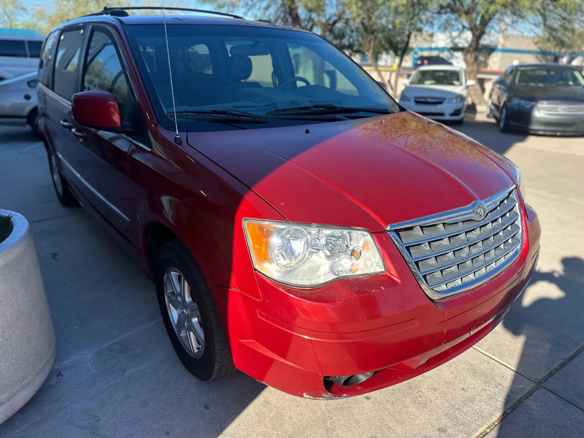 Used 2009 Chrysler Town & Country Touring image 4