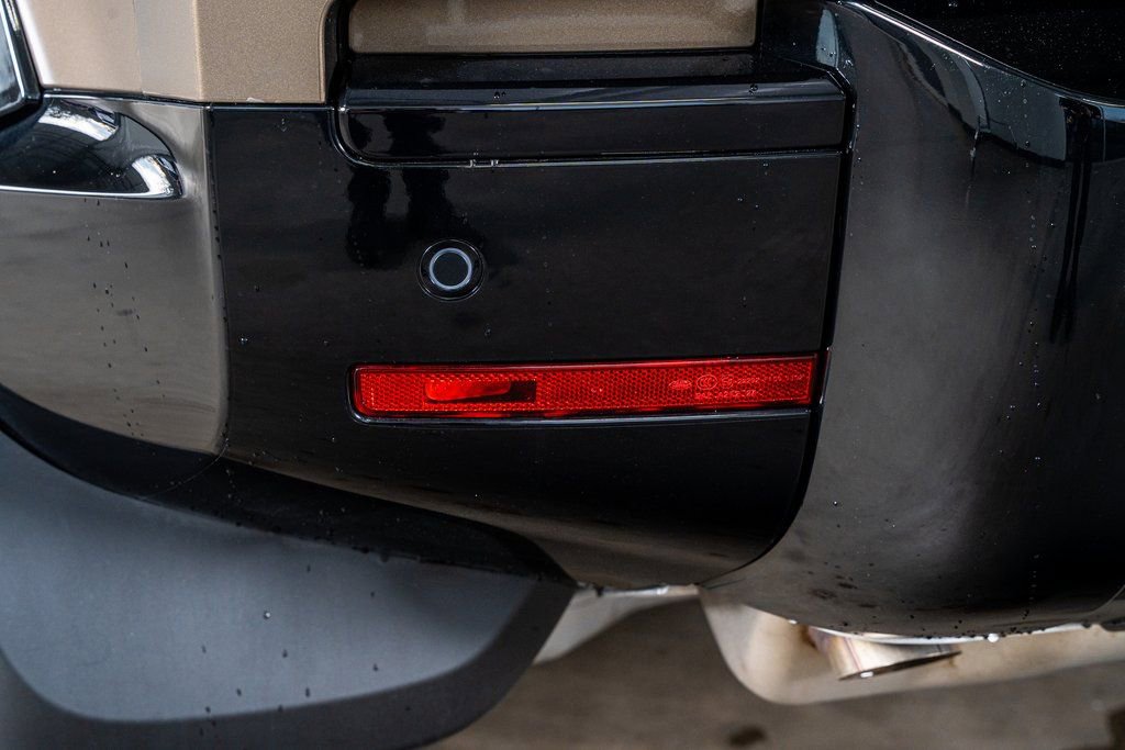 Used 2025 Land Rover Defender 110 X image 28