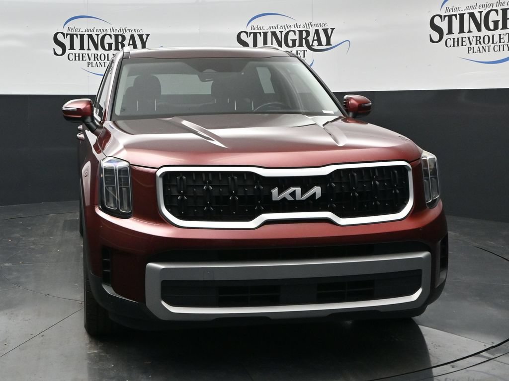 Used 2023 Kia Telluride EX w/ EX Captain's Chair Package FWD image 2