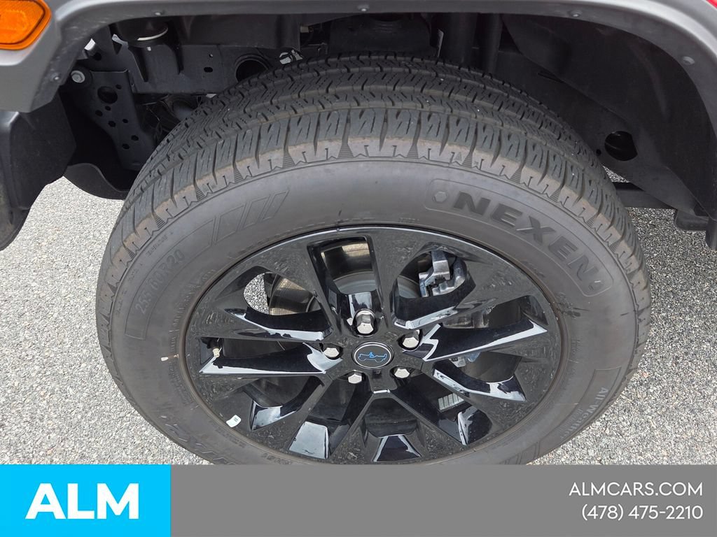 Used 2025 Jeep Wrangler Unlimited Sahara w/ Safety Group AWD/4WD image 18