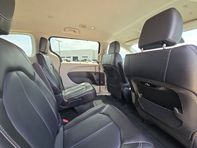 Used 2023 Chrysler Pacifica Touring-L FWD image 27