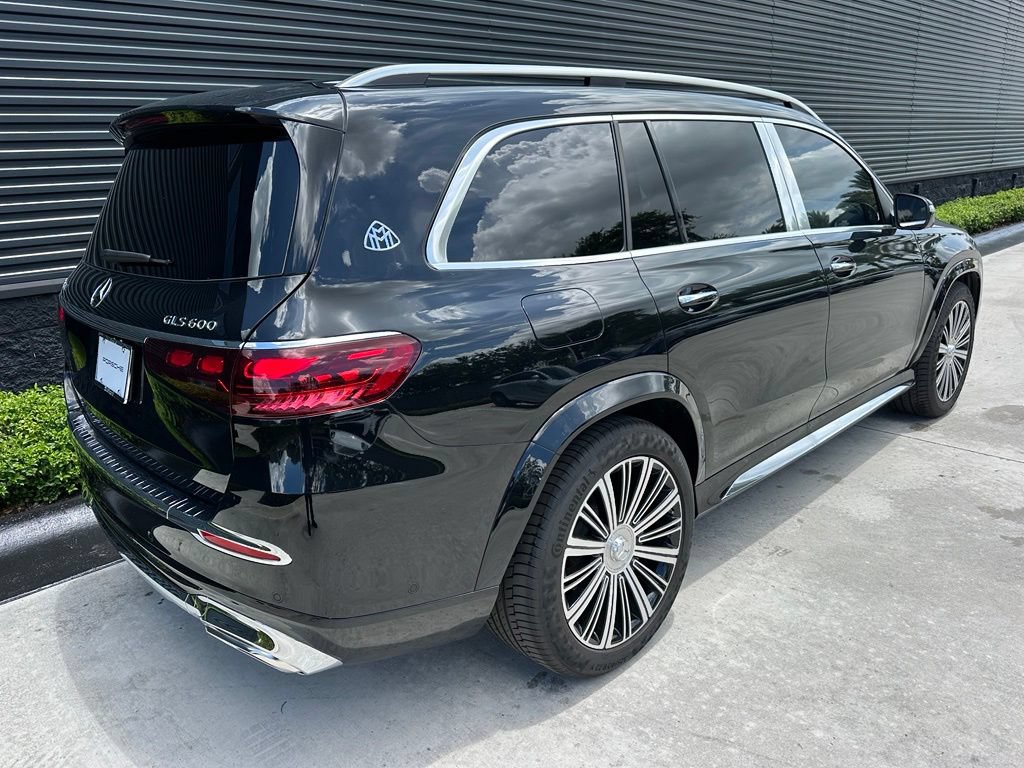 Used 2025 Mercedes-Benz Maybach GLS 600 4MATIC image 10