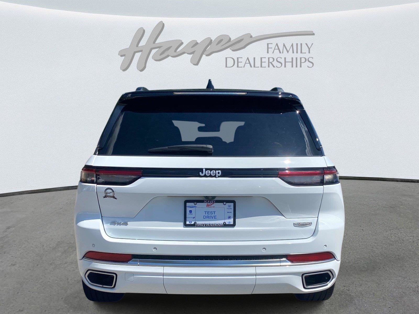 Used 2025 Jeep Grand Cherokee Summit w/ Luxury Tech Group V AWD/4WD image 4