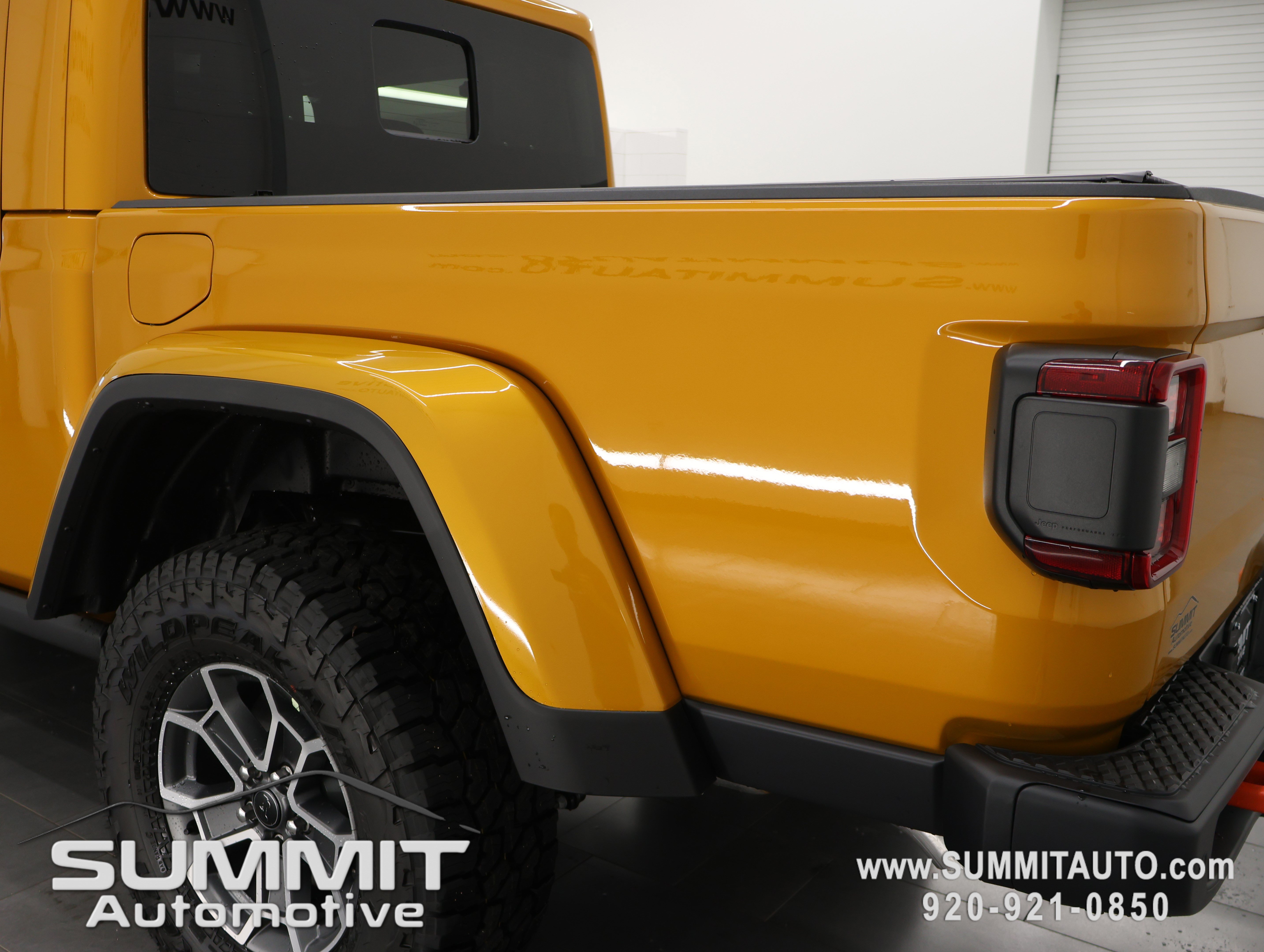 New 2026 Jeep Gladiator Mojave w/ Safety Group AWD/4WD image 31