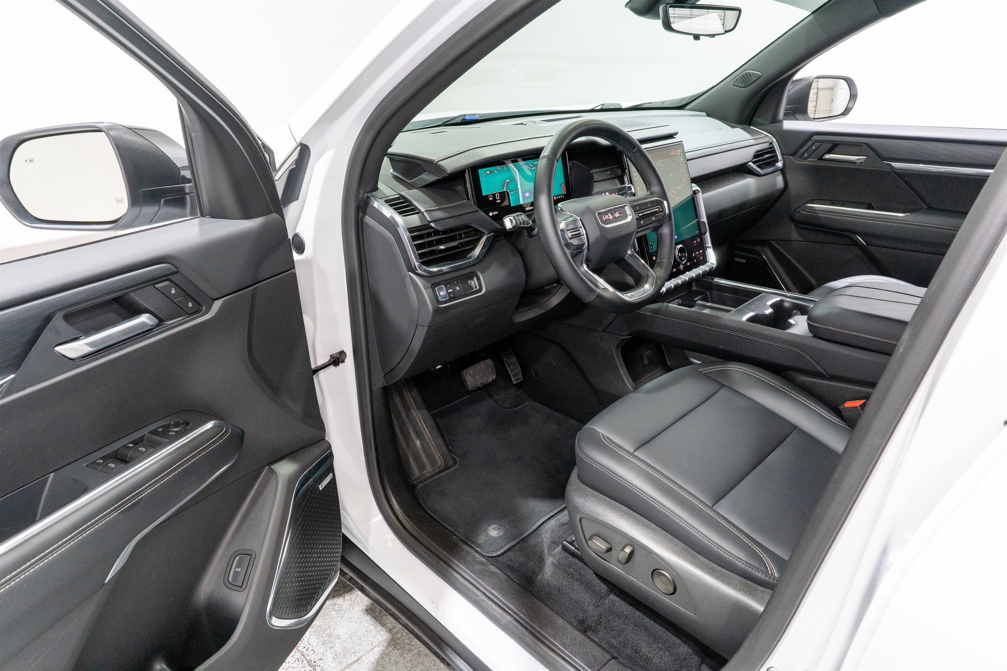 Used 2026 GMC Acadia Elevation w/ Elevation Premium Package FWD image 12