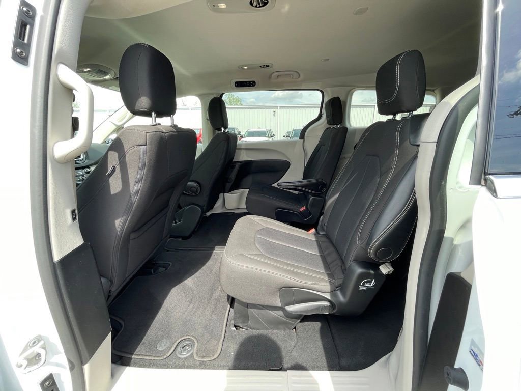 Used 2023 Chrysler Voyager LX image 18