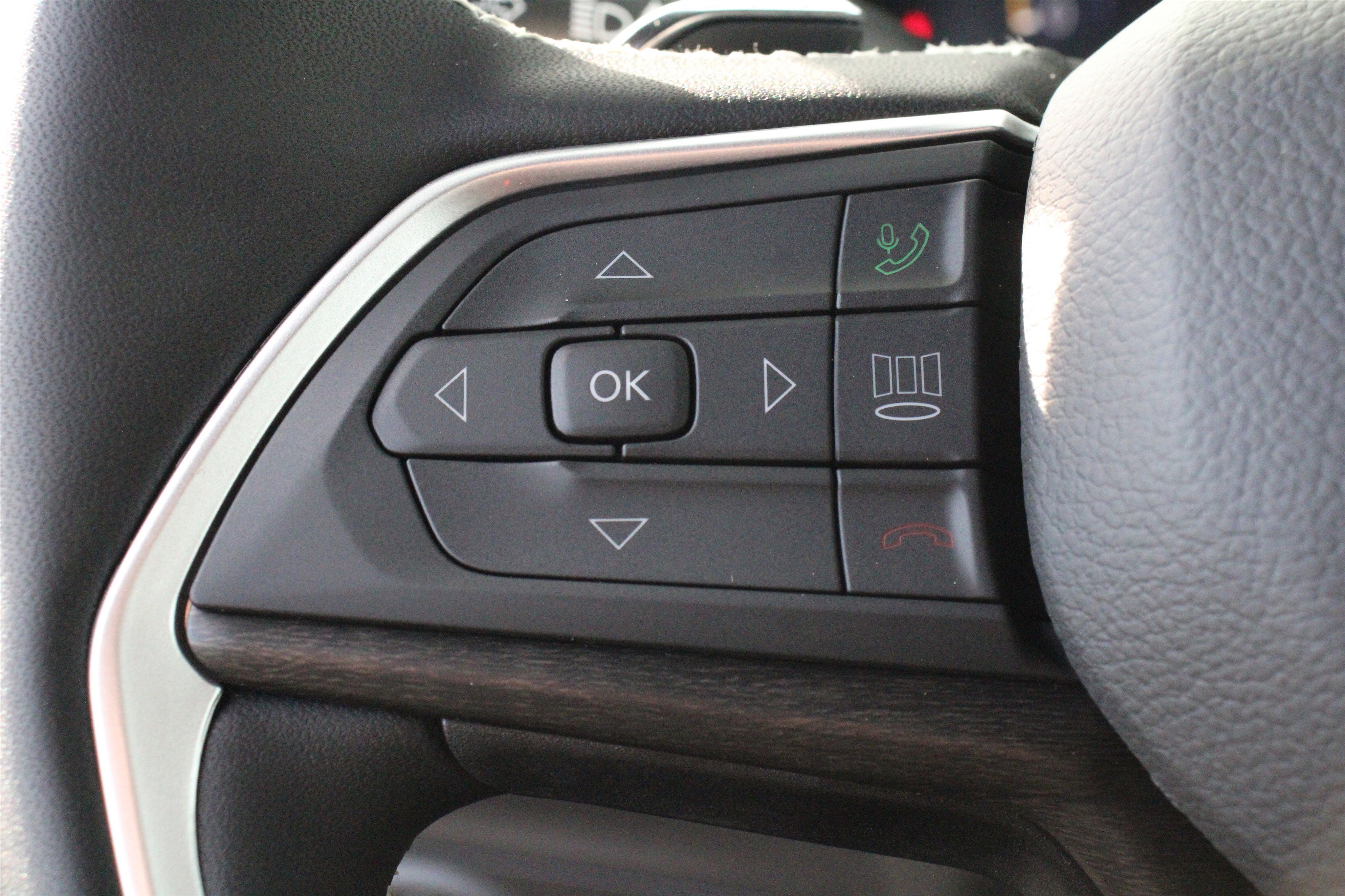 New 2026 Jeep Grand Cherokee Altitude image 8