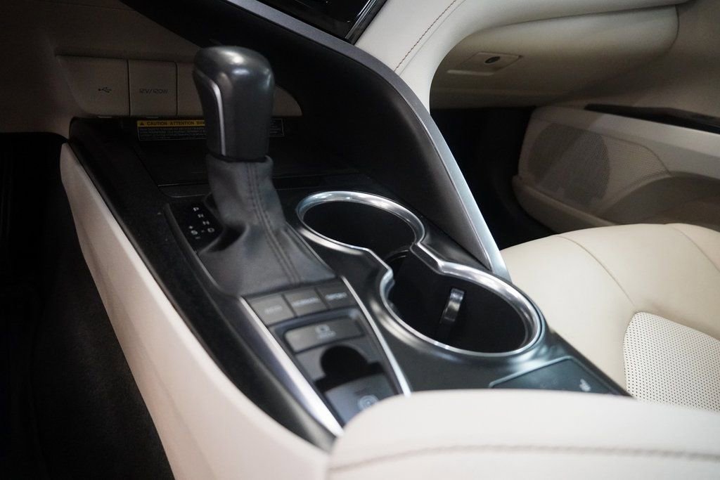 Used 2020 Toyota Camry XLE w/ Navigation Package image 18