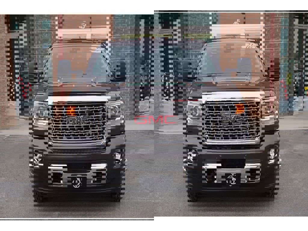 Used 2015 GMC Sierra 3500 Denali w/ Duramax Plus Package image 2