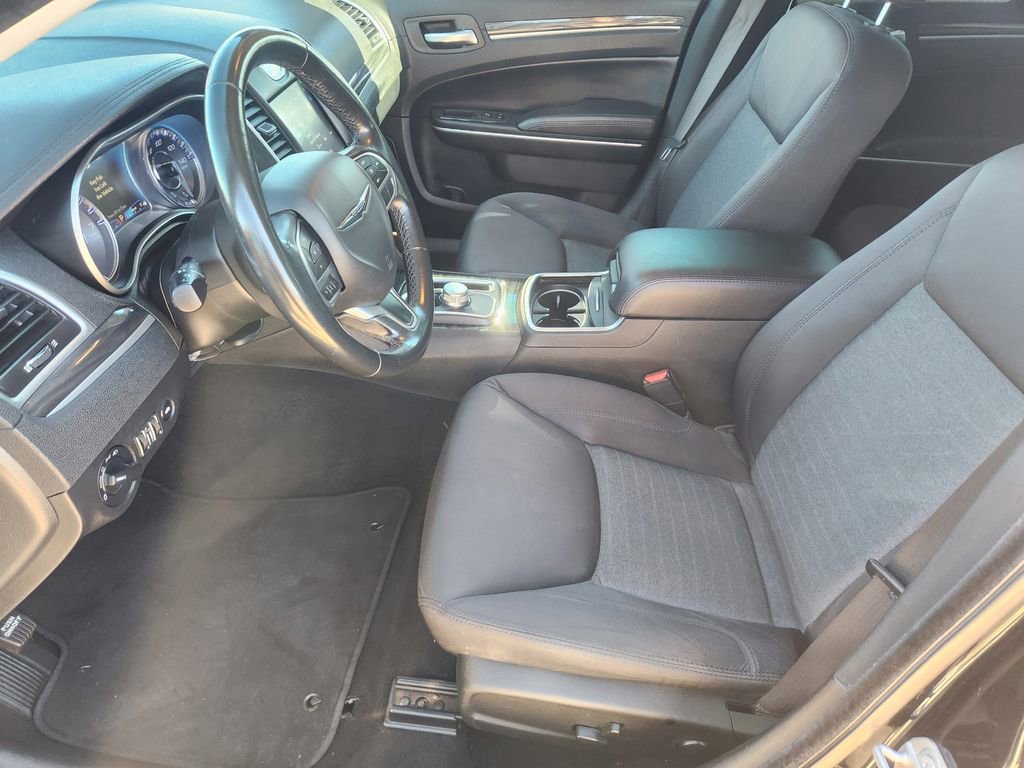 Used 2022 Chrysler 300 Touring w/ Sport Appearance Package image 15