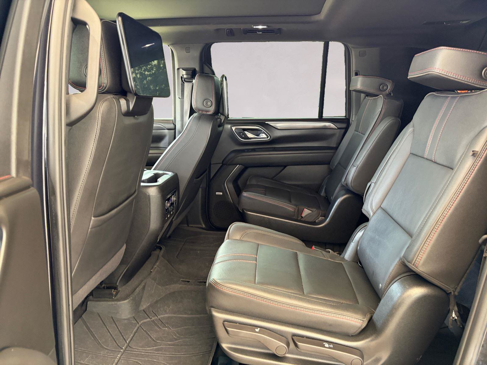 Used 2023 Chevrolet Suburban RST w/ Luxury Package RWD image 13