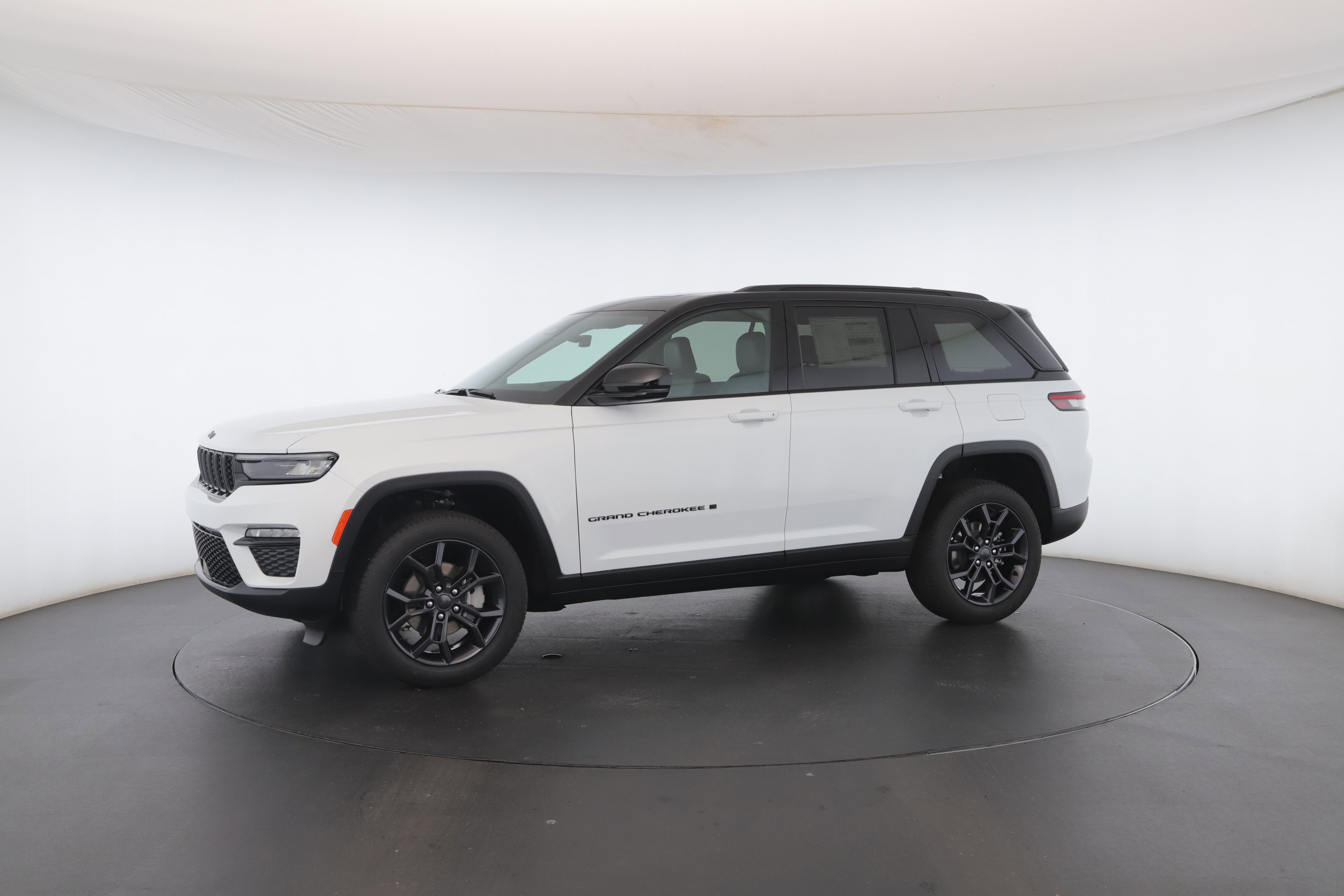 New 2025 Jeep Grand Cherokee Limited image 37