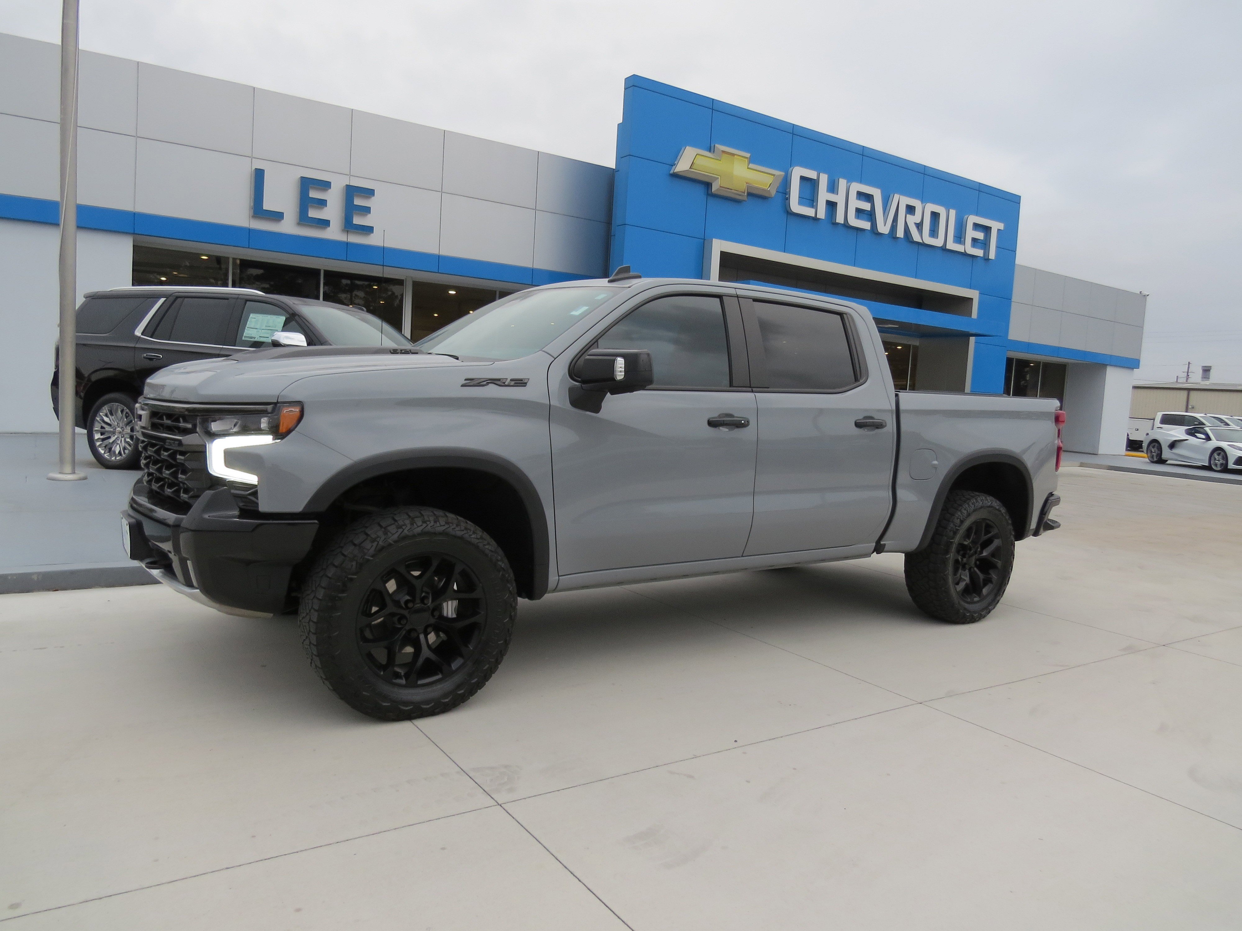 Used 2024 Chevrolet Silverado 1500 ZR2 w/ Technology Package AWD/4WD image 1