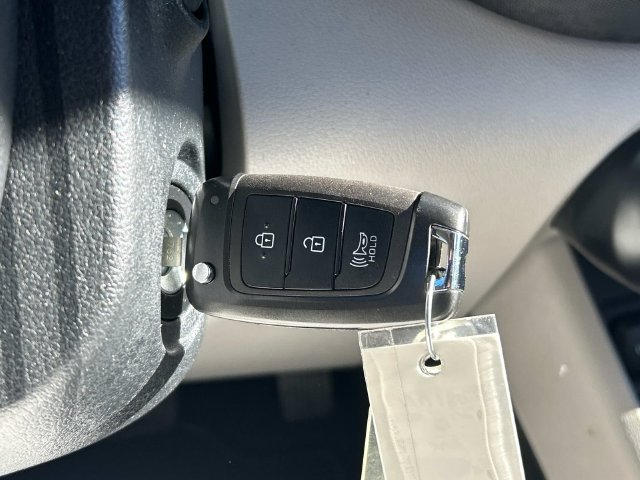 Used 2022 Hyundai Venue SEL FWD image 21