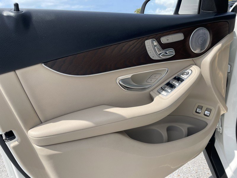 Used 2019 Mercedes-Benz GLC 350e 4MATIC w/ Premium Package image 29