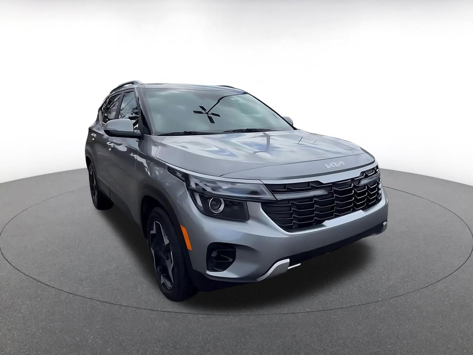 Used 2025 Kia Seltos S image 3