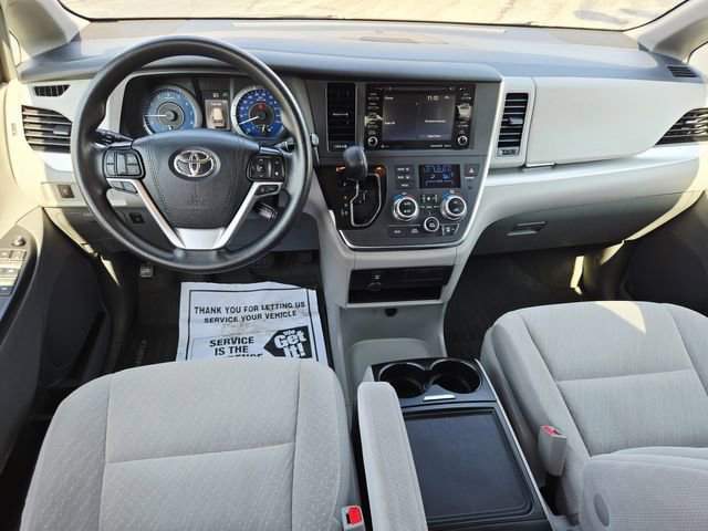 Used 2019 Toyota Sienna LE w/ LE Preferred Package FWD image 10