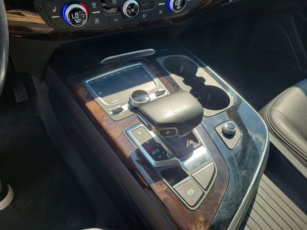 Used 2017 Audi Q7 3.0T Premium Plus AWD/4WD image 32