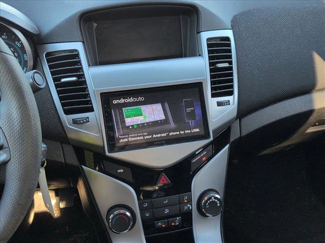 Used 2015 Chevrolet Cruze LT w/ Technology Package image 10