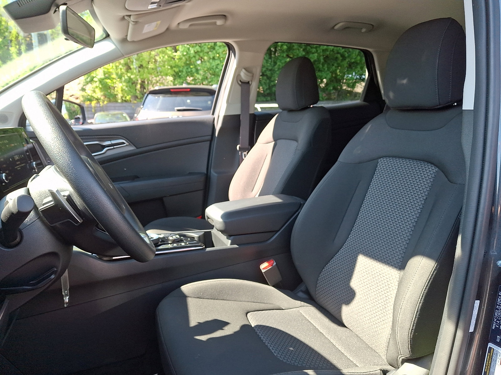 Certified 2025 Kia Sportage LX FWD image 12