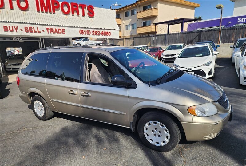 Used 2003 Chrysler Town & Country FWD image 26