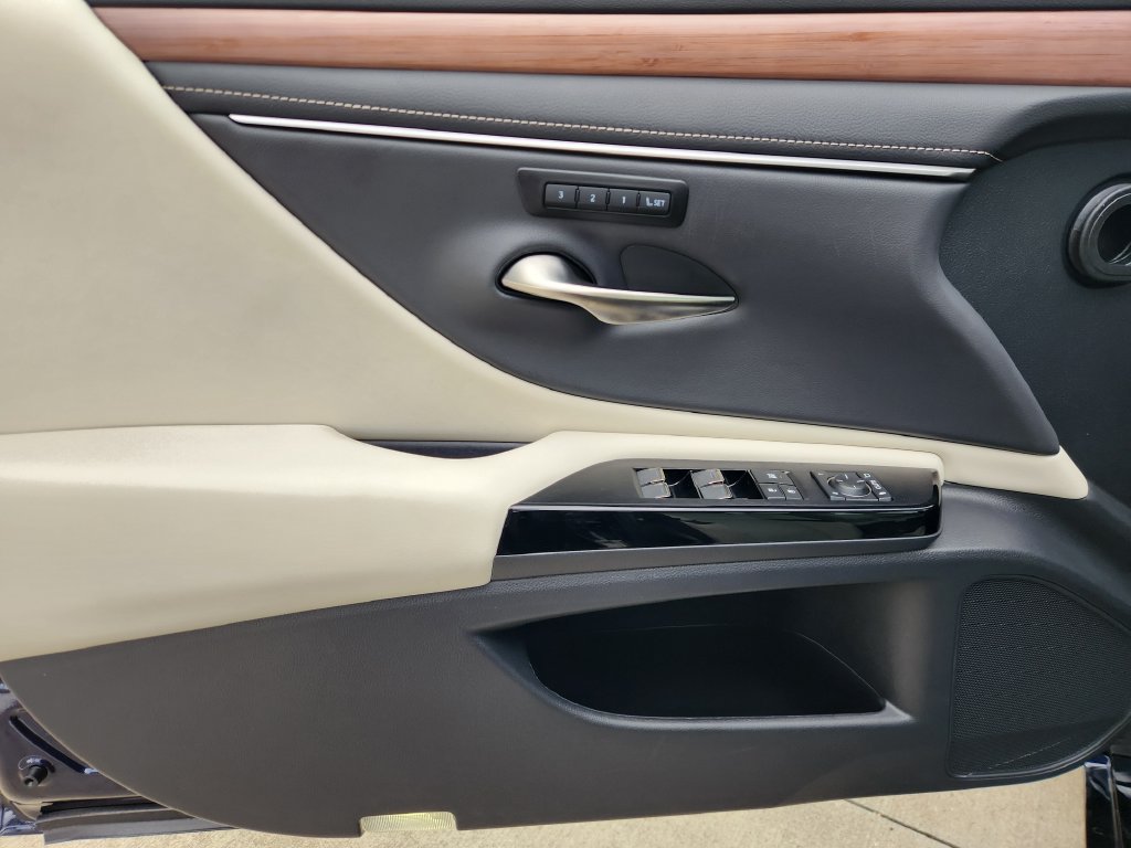 Certified 2025 Lexus ES 350 w/ Premium Package FWD image 22