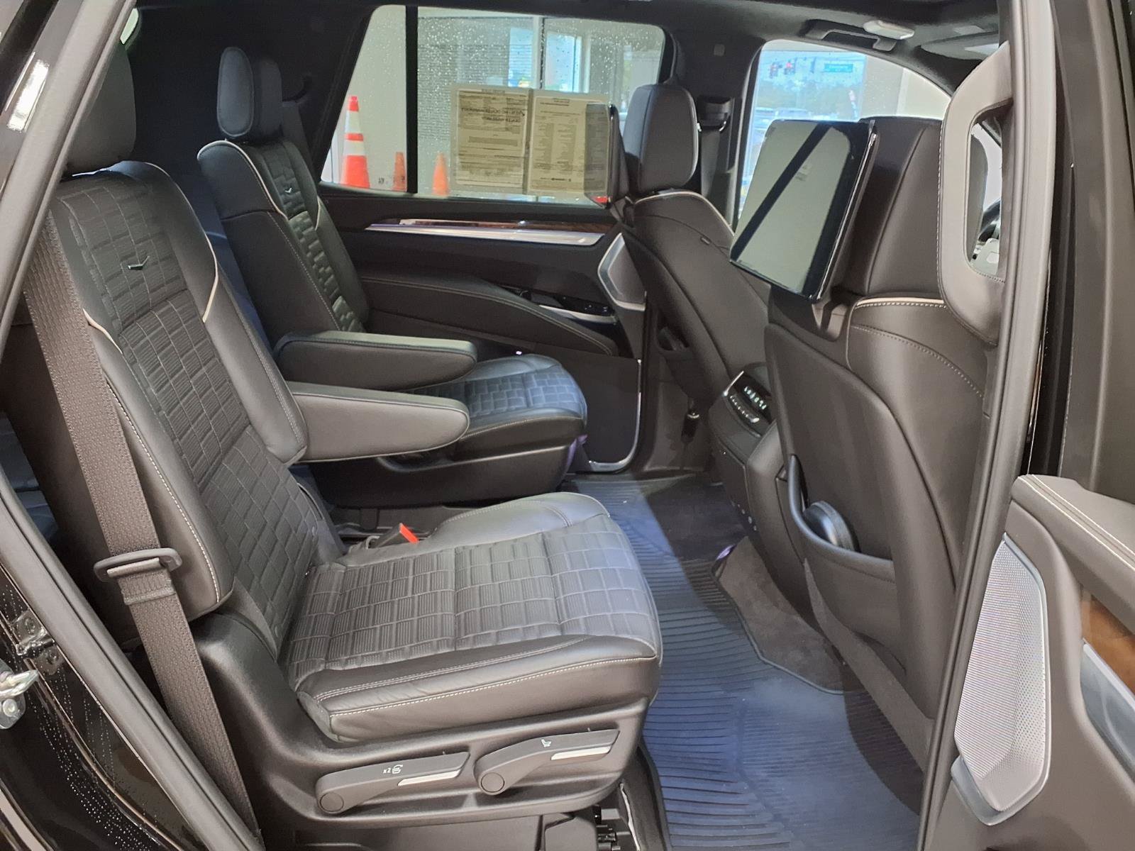 Certified 2026 Cadillac Escalade Platinum Sport w/ LPO, ONYX Package AWD/4WD image 14