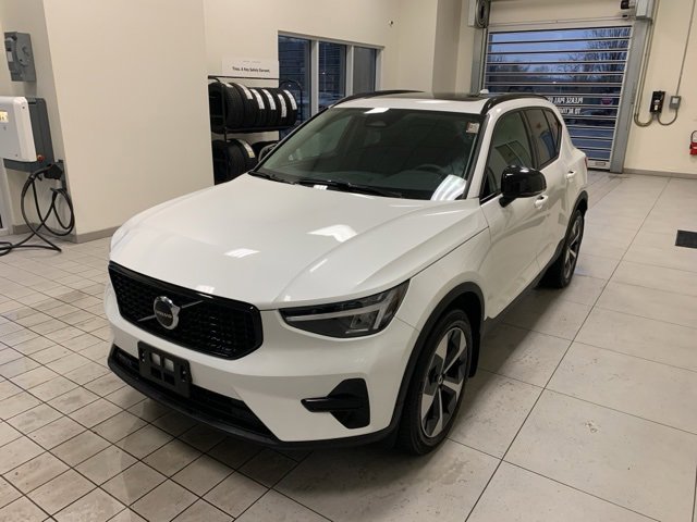 Certified 2024 Volvo XC40 B5 Core