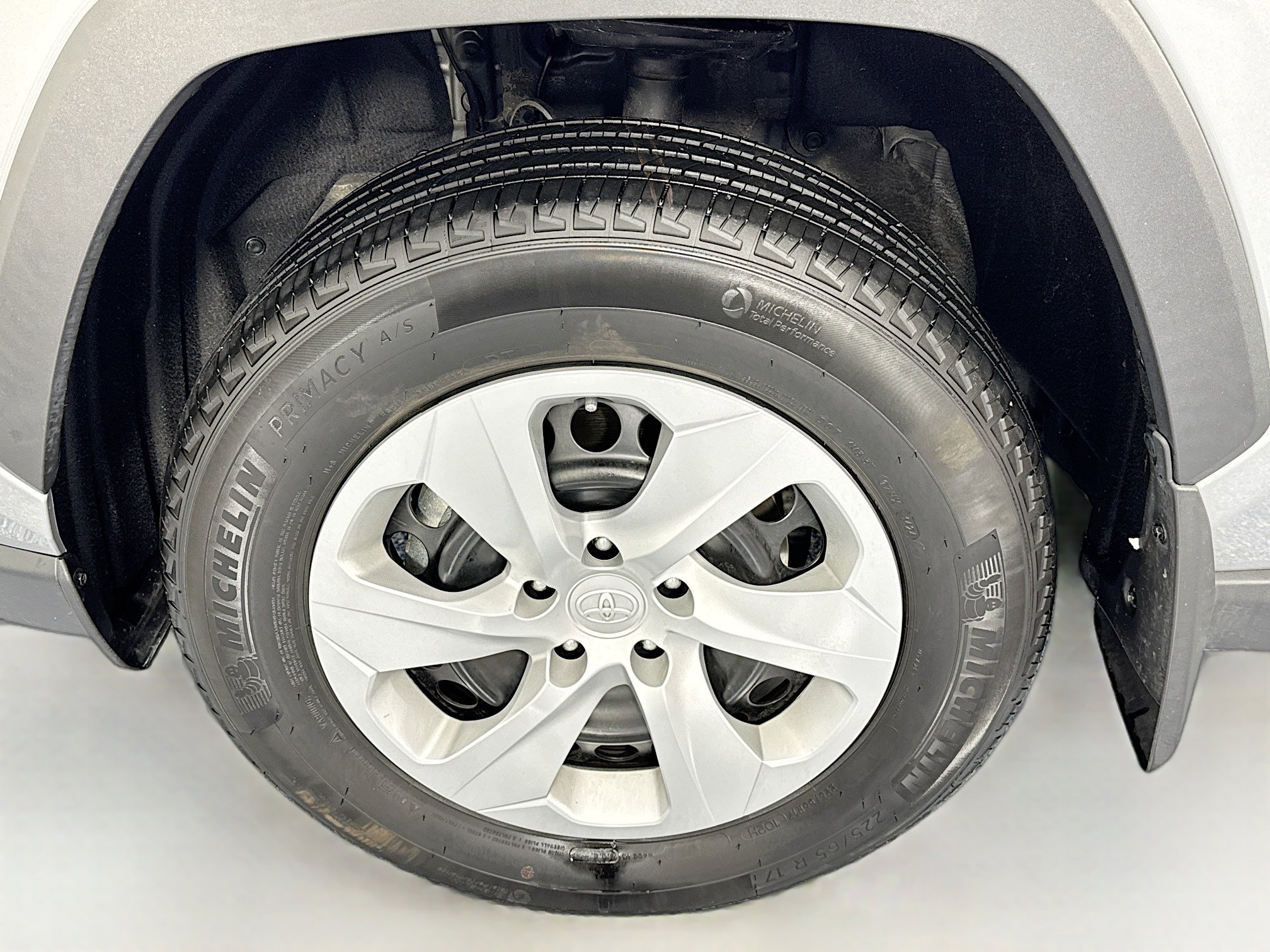 Used 2024 Toyota RAV4 LE image 28