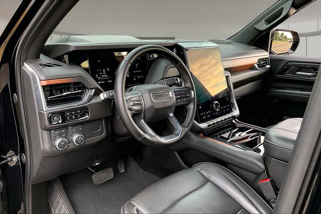 Used 2025 GMC Yukon Denali AWD/4WD image 13