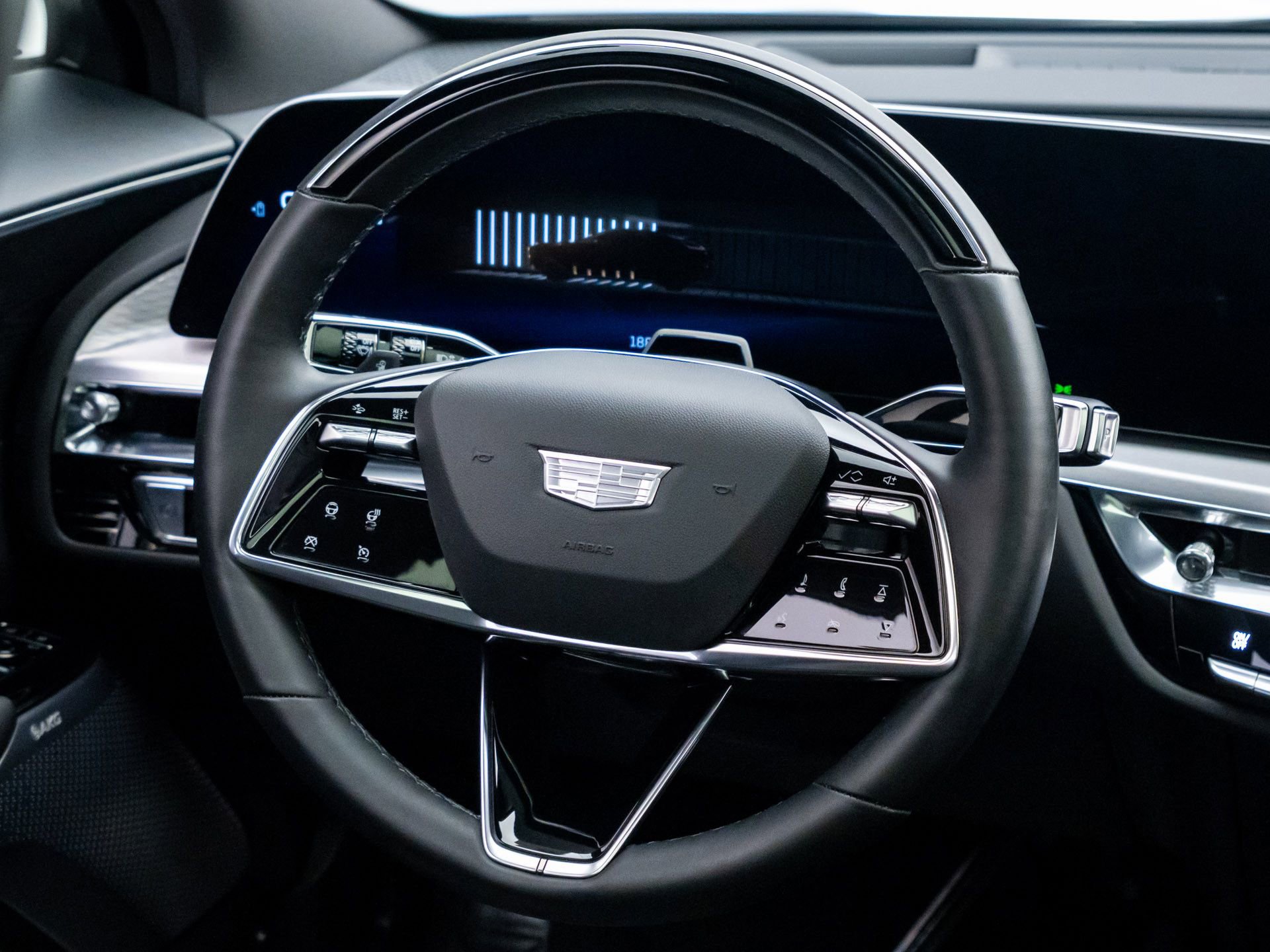 Certified 2025 Cadillac Lyriq Luxury w/ LPO, Floor Liner Package AWD/4WD image 13