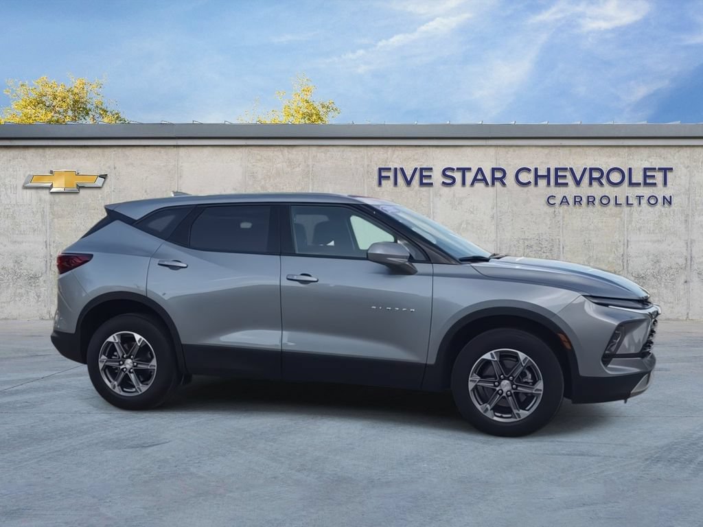 Used 2025 Chevrolet Blazer LT FWD image 9