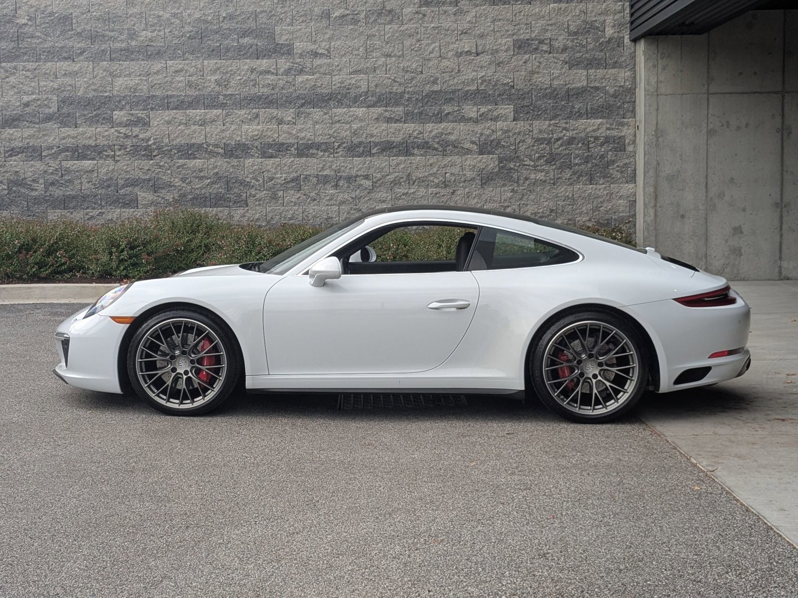 Used 2017 Porsche 911 Carrera 4S image 2