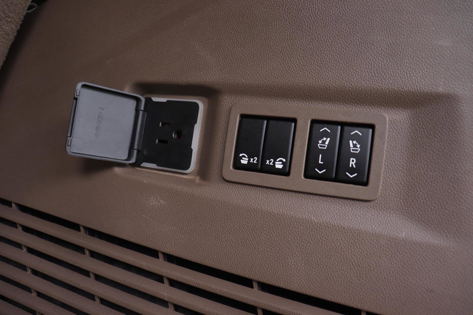 Used 2021 GMC Yukon Denali w/ Denali Premium Package image 18