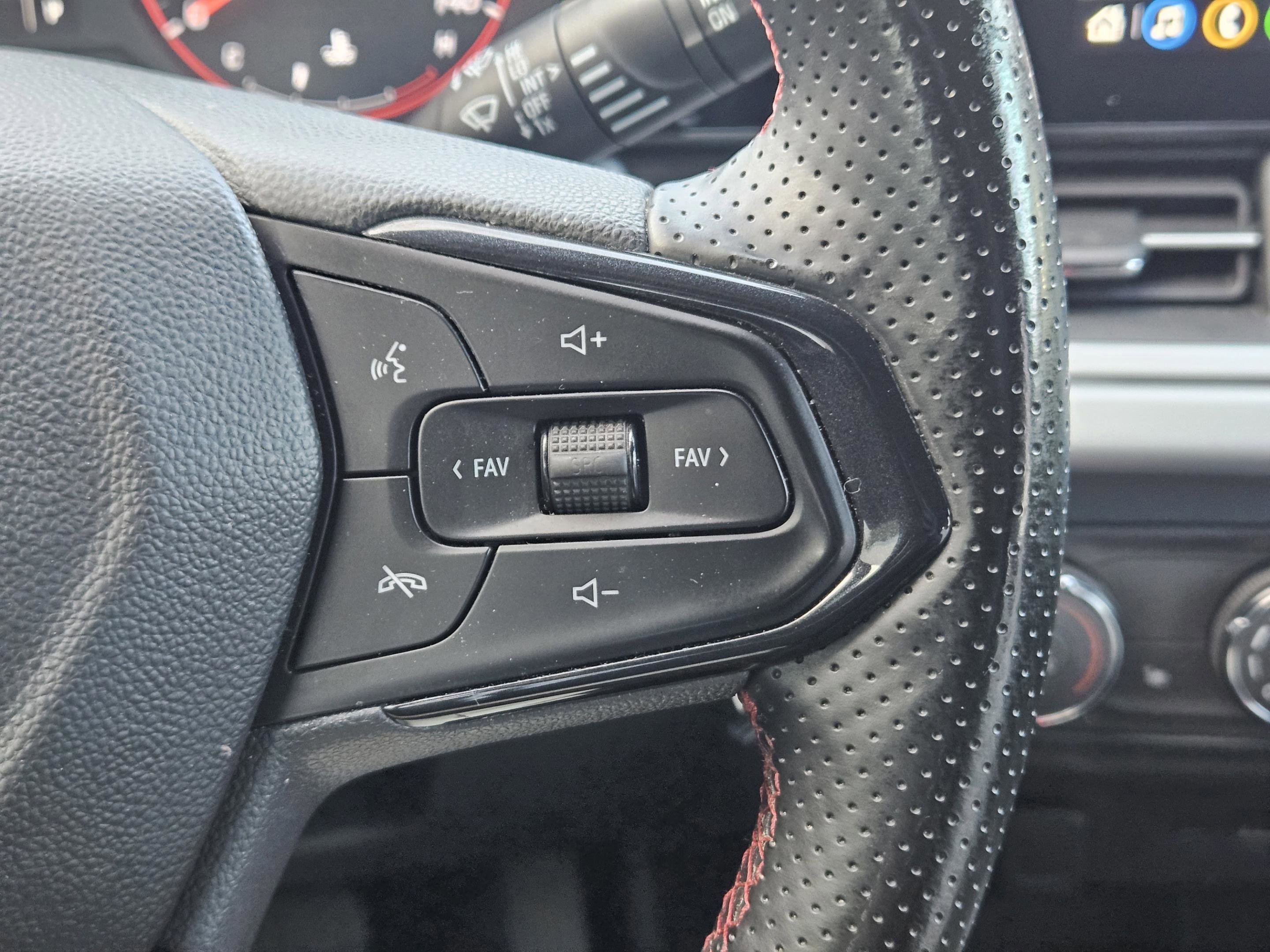 Used 2024 Chevrolet Trax RS w/ Driver Confidence Package FWD image 28