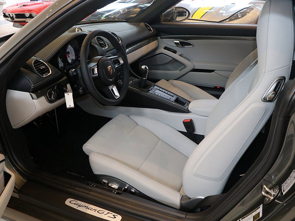 Used 2025 Porsche 718 Cayman GT4 image 4